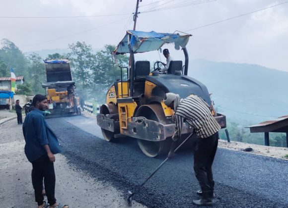ट्रयाक खोलेको २६ वर्षपछि हिले-चोक्रोक-भीरगाउँ-मधुगंगा सडक कालोपत्रे