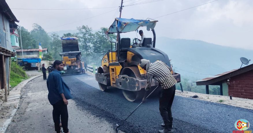 ट्रयाक खोलेको २६ वर्षपछि हिले-चोक्रोक-भीरगाउँ-मधुगंगा सडक कालोपत्रे