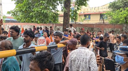 विराटनगरको रानी नाकाको ३ नम्बर ढाट बन्द गरेपछि स्थानीय आन्दोलित