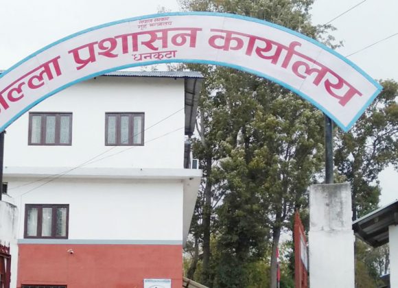 वर्षा र पहिरोको उच्च जोखिम : धनकुटामा रात्रिकालीन सवारी सञ्चालनमा रोक