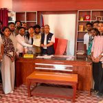 ट्राफिक जरिवाना व्यावहारिक बनाउन माग गर्दै मोरङका युवाहरूले बुझाए सरकारलाई ज्ञापनपत्र
