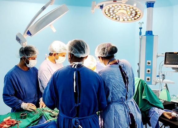 जीवन विकास अस्पतालमा महिलाको पाठेघरबाट निकालियो २० सेन्टिमिटर ठूलो पानीको फोको