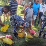 विराटनगरबाट भारततर्फ लैजाँदै गरेको घरेलु मदिरा बरामद गरी नष्ट