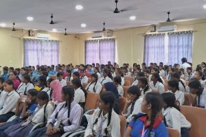 रंगेलीका तीन सय छात्रालाई शैक्षिक सामग्री वितरण