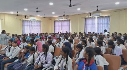 रंगेलीका तीन सय छात्रालाई शैक्षिक सामग्री वितरण