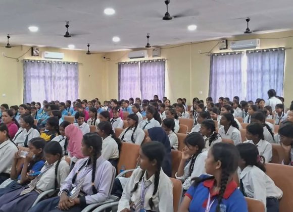 रंगेलीका तीन सय छात्रालाई शैक्षिक सामग्री वितरण