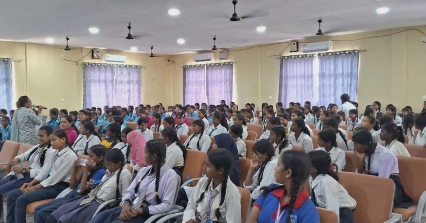 रंगेलीका तीन सय छात्रालाई शैक्षिक सामग्री वितरण