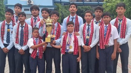 प्रदेशस्तरीय पौडीमा १४ पदक जित्ने आफ्ना खेलाडीलाई एभरेष्टको सम्मान
