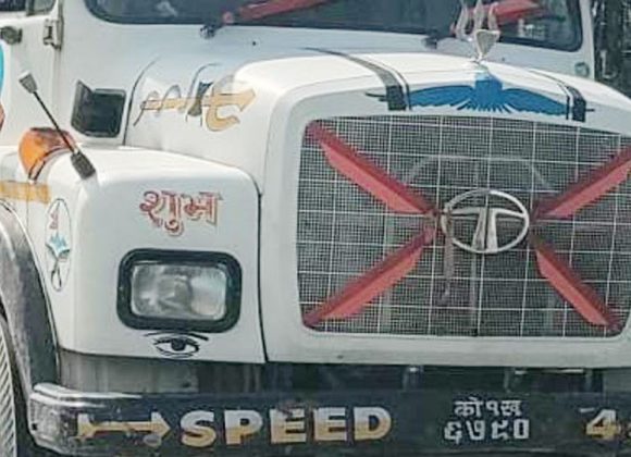 मोरङको केराबारीमा बाटो क्रस गर्दै गर्दा टिपरले ठक्कर दिँदा वृद्धाको मृत्यु