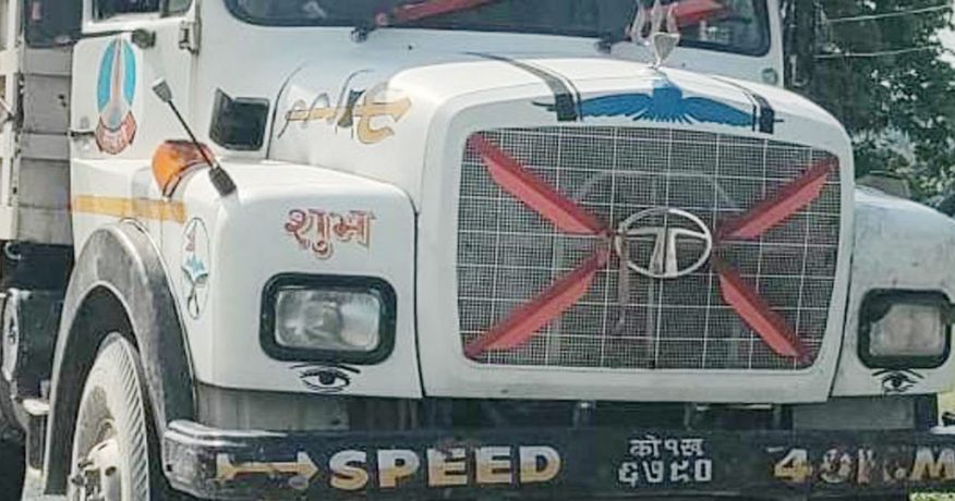 मोरङको केराबारीमा बाटो क्रस गर्दै गर्दा टिपरले ठक्कर दिँदा वृद्धाको मृत्यु