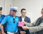 हेलमेट नलगाई मोटरसाइकल चलाएको कसुरमा मुख्यमन्त्रीलाई जरिवाना