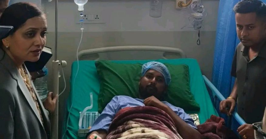 सुनसरी घटनाका घाइतेसँग स्वास्थ्यमन्त्री मेहताकाे भेट, उपचारमा कमजाेरी हुन नदिन निर्देशन