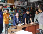 कालोबजारी रोक्न धनकुटा बजारका ग्यास डिलरमा अनुगमन