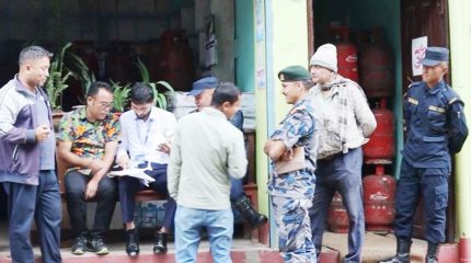 तेह्रथुमको म्याङलुङका ग्यास डिलरमा प्रशासनको अनुगमन