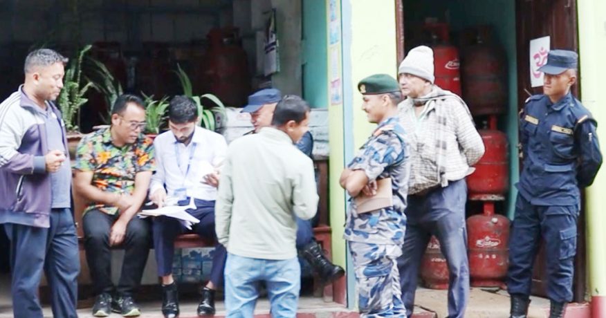 तेह्रथुमको म्याङलुङका ग्यास डिलरमा प्रशासनको अनुगमन