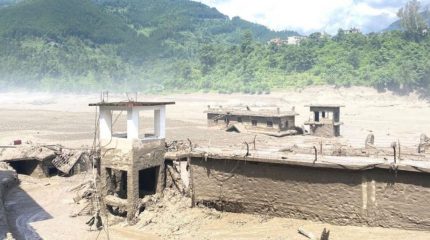 रसुवामा आएको भीषण बाढीका कारण ३८४ पर्यटक सम्पर्कविहीन