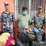 विराटनगरका सुरेश यादवको घरबाट तीन लाख बढीको रजनीगन्धा र कपडा बरामद