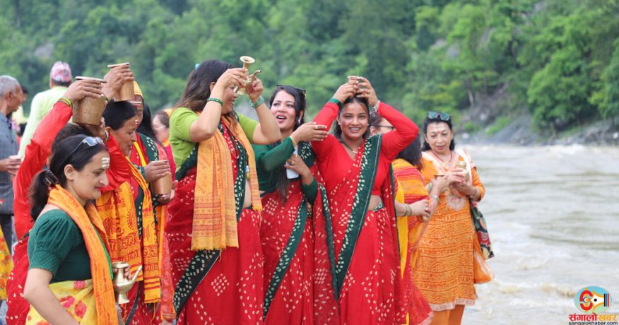 साउनको अन्तिम सोमबार : धनकुटाको विश्रान्तिमा भक्तजनको भिड (फोटो फिचर)