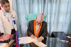 कोशीका स्वास्थ्य मन्त्री पराजुलीद्वारा पदभार ग्रहण, जिल्ला अस्पताललाई ५० शैयामा विस्तार गर्ने निर्णय