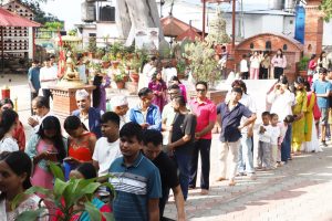 जनैपूर्णिमामा धनकुटाको निशान मन्दिरमा धर्मावलम्बीहरूको भीड (फोटो फिचर)