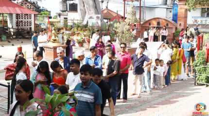 जनैपूर्णिमामा धनकुटाको निशान मन्दिरमा धर्मावलम्बीहरूको भीड (फोटो फिचर)
