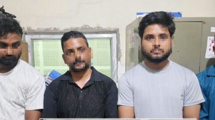 स्रोत नखुलेको ५२ लाख ५० हजार रकमसहित चार जना पक्राउ