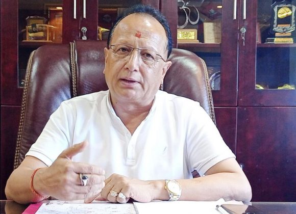 विराटनगरका उद्योगी राजेन्द्र राउतद्वारा भोटेकोशी बाढीपीडितका लागि ११ लाख सहयोग