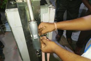 विराटनगरमा डिजेल र पेट्रोलमा ठगी भेटिएपछि शनिमन्दिरको पूर्वाञ्चल सप्लायर्स सिल
