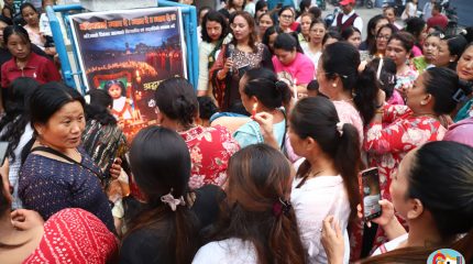 धनकुटामा बालिका गरिमा चौधरीको सम्झना गर्दै महिलाहरूले गरे श्रद्धाञ्जली सभा