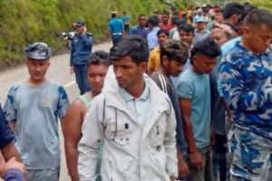 सुनकोसी अपडेट : कारमा तीन जना थिए, खोजीका लागि गोताखोर परिचालन