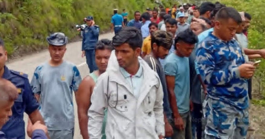 सुनकोसी अपडेट : कारमा तीन जना थिए, खोजीका लागि गोताखोर परिचालन