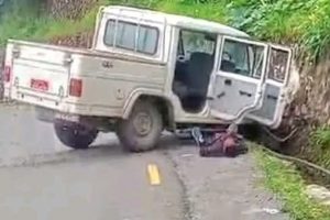 तेह्रथुममा बोलेरो दुर्घटना हुँदा घाइते हाइड्रोपावरका कर्मचारीको मृत्यु