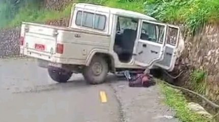 तेह्रथुममा बोलेरो दुर्घटना हुँदा घाइते हाइड्रोपावरका कर्मचारीको मृत्यु