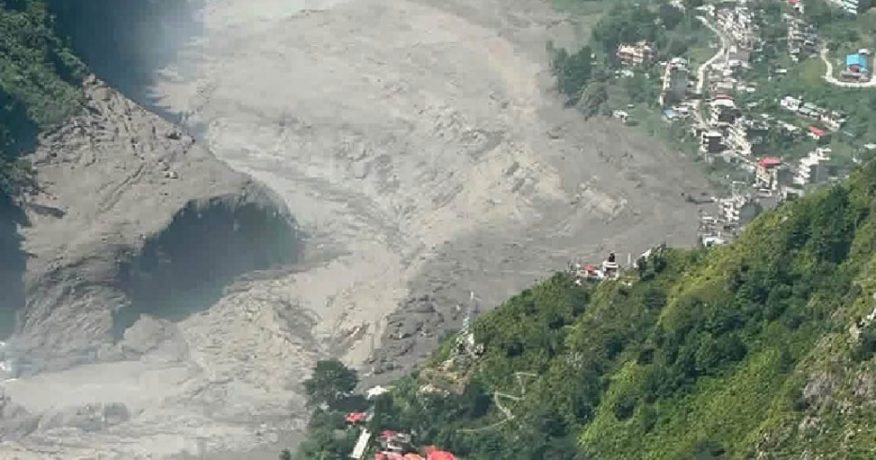 बाढीले रसुवा भन्सारबाट पाँच सय गाडी बगाएको अनुमान, दुई दर्जन कर्मचारी सम्पर्कविहीन