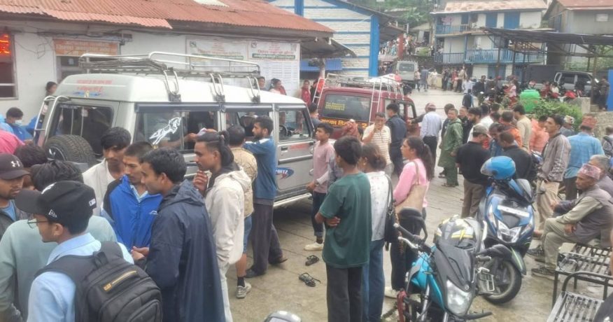खोटाङमा ट्याक्टर दुर्घटना हुँदा एक बालकको मृत्यु, १९ जना घाइते