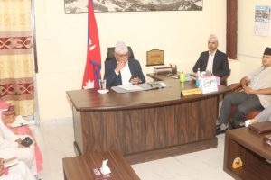 काेशी प्रदेश सरकारद्वारा भाेटेकाेशी बाढी पीडितलाई तीन कराेड सहयोग