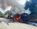 धनकुटामा अलकत्रा तताउने क्रममा गाडीमा आगलागी