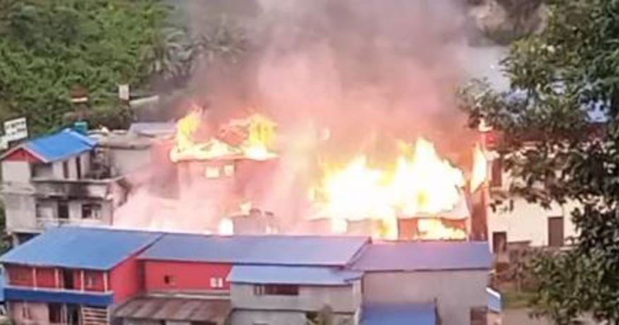 आगलागीबाट ताप्लेजुङको दोभान बजारका १० घरमा क्षति