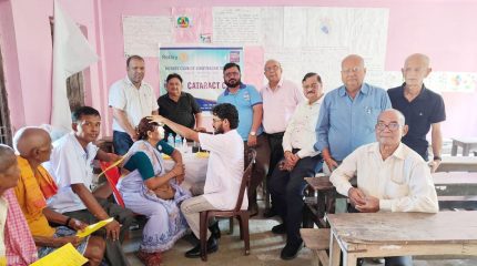 रोटरी क्लब अफ विराटनगर मिडटाउनद्वारा ग्रामथानमा निःशुल्क आँखा शिविर