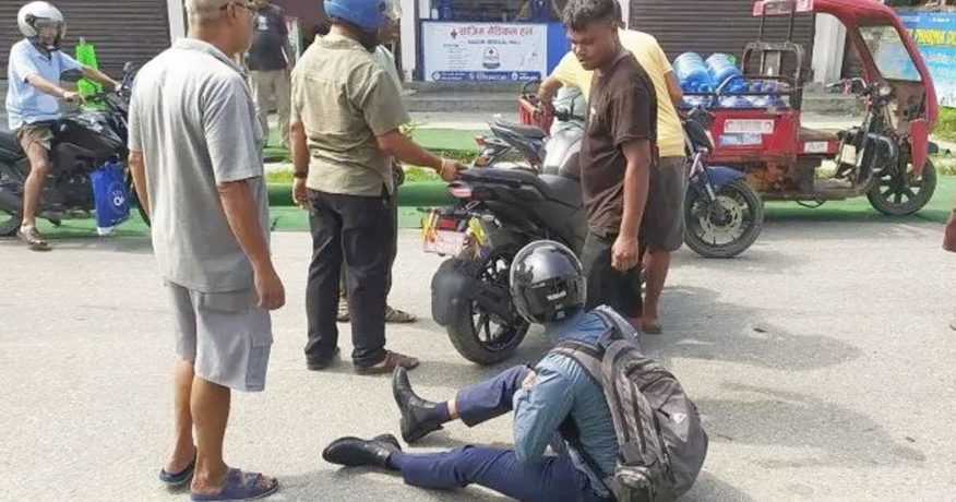 विराटनगरमा प्रहरीले चलाएको मोटरसाइकल र सफारी ठोक्किए
