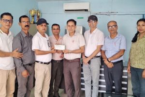 विराटनगरको अरनिको कलेजद्वारा बाढीपीडितलाई १० लाख सहयोग