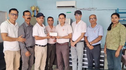 विराटनगरको अरनिको कलेजद्वारा बाढीपीडितलाई १० लाख सहयोग