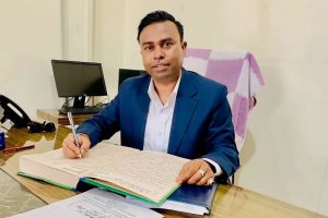 विराटनगरका प्रमुख प्रशासकीय अधिकृत पटक-पटक बिदामा बस्दा रोकियो भुक्तानी