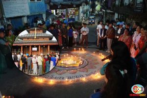 बाढीमा ज्यान गुमाएकाको धनकुटामा सम्झना : कतै दीप प्रज्वलन, कतै गीतापाठ