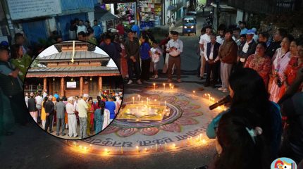 बाढीमा ज्यान गुमाएकाको धनकुटामा सम्झना : कतै दीप प्रज्वलन, कतै गीतापाठ
