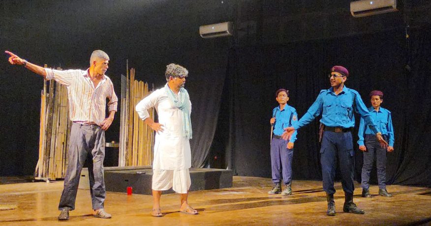 भोटेकोशी बाढीपीडितलाई सहयोग गर्न विराटनगरमा नाटक मञ्चन