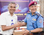 नोबेल अस्पतालद्वारा मोरङ प्रहरीलाई कल रेकर्डिङ उपकरण हस्तान्तरण