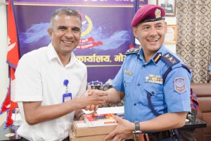 नोबेल अस्पतालद्वारा मोरङ प्रहरीलाई कल रेकर्डिङ उपकरण हस्तान्तरण