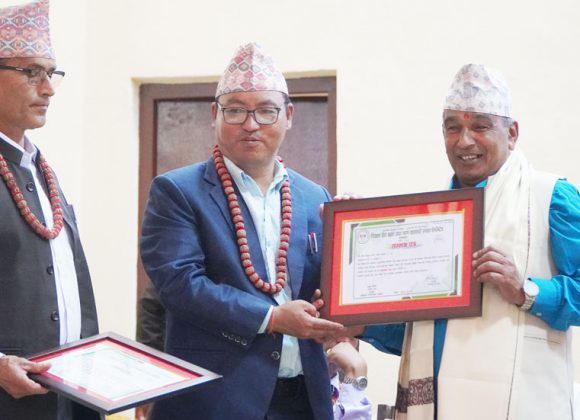 धनकुटाको शिक्षक हित सहकारीद्वारा १५ जना सम्मानित