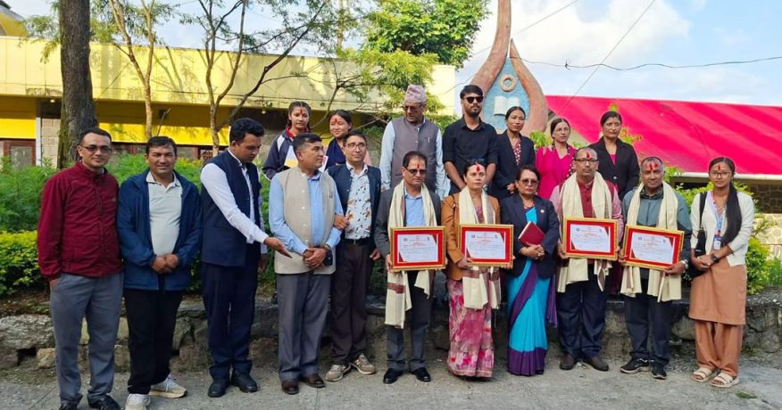 धनकुटामा २०८२ को एसईईमा उत्कृष्ट नतिजा ल्याउने विद्यार्थी र विद्यालय सम्मानित